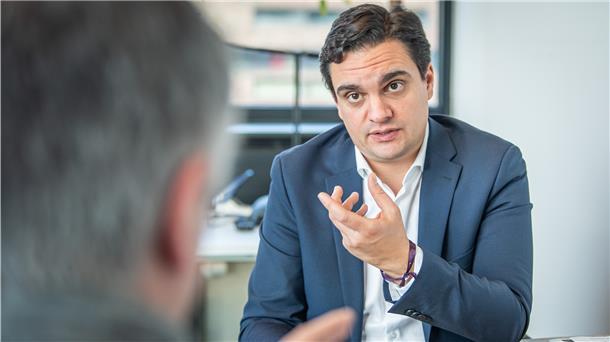 Hochschulprofessor Dominic Kudlacek hat ein hochkarätiges Forschungsprojekt mit nach Bremerhaven gebracht.