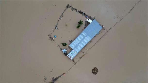 Lage in Griechenland spitzt sich zu Hochwasser und Schlamm bedecken das Land nach dem Rekordregen in der Region Thessalien.