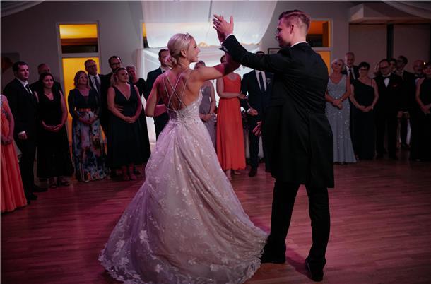 Hochzeit zwischen Marius Beer-Morck und Vanessa Beer: In dem großen Saal der Tanzschule ist genügend Platz für den perfekten Hochzeitstanz.