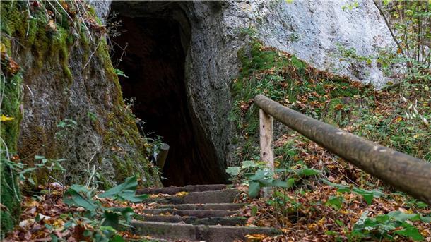 Achtung, Fledermäuse - Höhlen ab Herbst nicht mehr betreten Höhlen sollten im Herbst und Winter nicht betreten werden, um Fledermäuse nicht zu stören. (Archivbild)