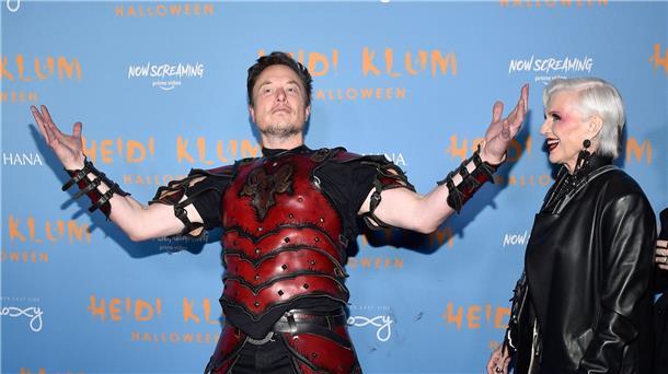 Halloween: Heidi Klum überrascht als Riesenwurm Hoher Besuch: Elon Musk kommt mit seiner Mutter Maye Musk zu Heidi Klums Halloween-Party