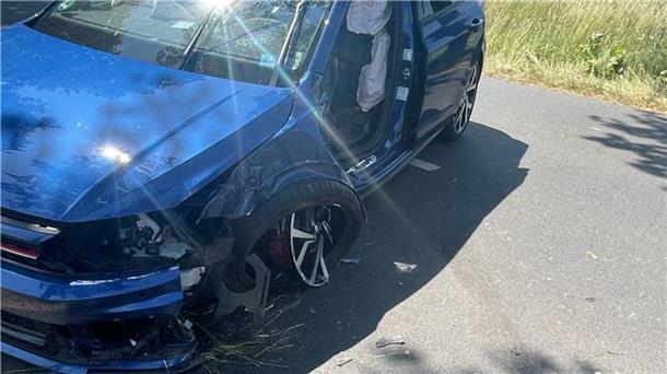 Hoher Sachschaden entstand am Unfallauto. 
