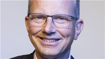 Holger Banik wird die Hafengesellschaft Niedersachsen Ports sowie die JadeWeserPort Realisierungsgesellschaft weiterhin führen. 