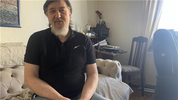 So war es als Soldat in Deutschland zur Zeit des Kalten Krieges Mann sitzt auf Sofa