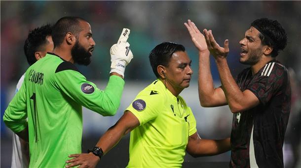 Mexikos Nationaltrainer bei Partie in Honduras verletzt Honduras gewann das hitzige Spiel gegen Mexiko mit 2:0.