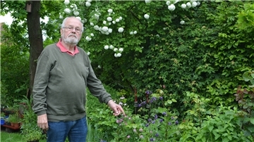Horst Backenköhlers Herz schlägt für die Natur, das wird auch in seinem privaten Garten deutlich. Nach 20 Jahren hört er nun als Naturschutzbeauftragter des Landkreises auf.