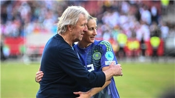 Horst Hrubesch könnte in Paris auf Torhüterin Ann-Katrin Berger setzen.