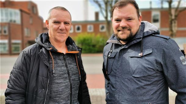 Stadtelternrat warnt vor Bakterien im Leitungswasser Horst Koch (links) und Jochen Höger vom Nordenhamer Stadtelternrat fordern, dass Warmwasser in Schulen nur dort abgestellt wird, wo es aus hygienischer Sicht bedenkenlos möglich ist.