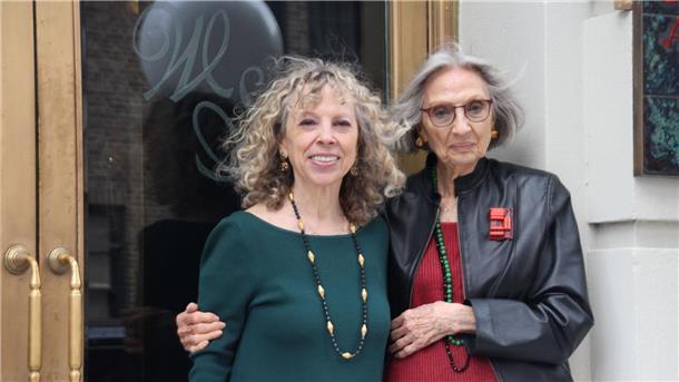 96-jährige Rita Paul leitet New Yorker Promi-Hotel Hoteleignerin Judy Paul (l) und ihre Mutter Rita Paul, die Gründerin des Washington Hotels.