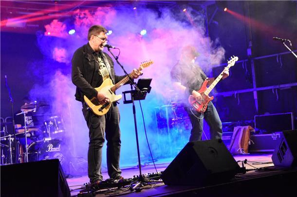 House of Rock rockten zu Mitternacht bluesig das Lubibad. 