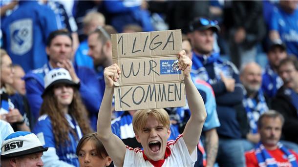 Endlich wieder Bundesliga: HSV im Partyrausch zum Aufstieg HSV-Vorfreude pur.