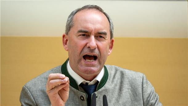 Hubert Aiwanger (Freie Wähler), Bayerns Staatsminister für Wirtschaft, Landentwicklung und Energie hat zur Wirtschaftsministerkonferenz geladen.