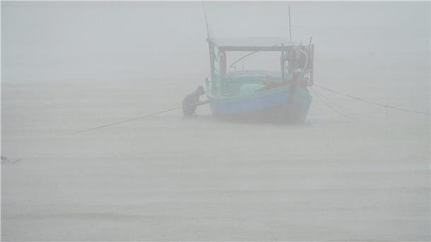 Taifun „Kajiki“ wütet in Vietnam - Schäden auf Hainan Hunderttausende Menschen sollten sich im Vorfeld in Sicherheit bringen.