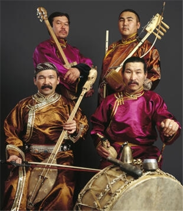 Die vier Musiker der Gruppe Huun Huur Tu aus der Republik Tuwa