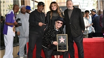 Ice-T (2. v. r.) ist nicht nur als Musiker und Produzent gefragt, er tritt auch als Schauspieler in TV-Serien und Filmen auf.