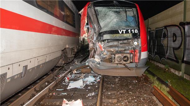 ICE-Unglück bei Lauenbrück: So kam es zur Kollision der Züge ICE-Unfall im November 2023 nahe Lauenbrück: Glücklicherweise wurde bei dem Aufprall niemand verletzt. Der ICE hatte 550 Passagiere an Bord.