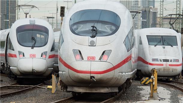 Oberbürgermeister Grantz: „Ich setze weiter auf den ICE“ ICE-Züge der Deutschen Bahn stehen auf Abstellgleisen – fotografiert allerdings am Frankfurter Hauptbahnhof. Oberbürgermeister Melf Grantz verfolgt weiter den Plan, einen solchen Zug bis Bremerhaven fahren zu lassen.