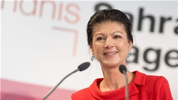 „Ich frage mich, für wie blöd halten die uns eigentlich?“, fragt Sahra Wagenknecht beim Politischen Aschermittwoch in Richtung der Ampel.