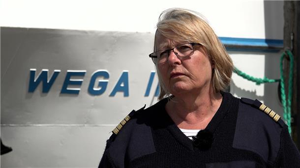 „Ich habe teilweise bei Hochwasser nur 70 bis 80 Zentimeter Wasser unter dem Kiel“, sagt Kapitänin Reinhild Nießen.