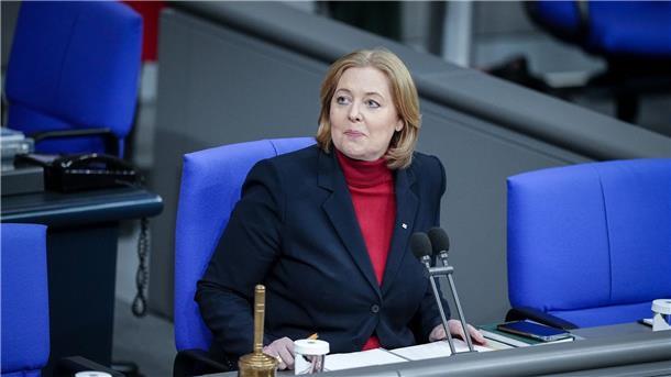 Bas für längere Wahlperiode und niedrigeres Wahlalter „Ich möchte, dass dieses Parlament die Parität erreicht, also 50:50“: Bundestagspräsidentin Bärbel Bas.