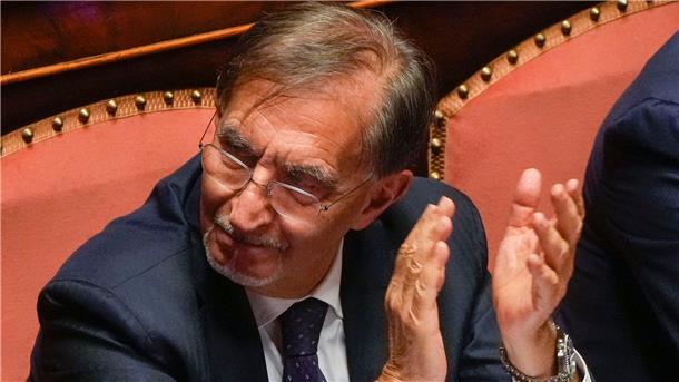 Mussolini-Fan La Russa zum Senatschef in Italien gewählt Ignazio La Russa ist bei der konstituierenden Sitzung des neuen italienischen Parlaments zum Vorsitzenden des Senats gewählt worden.