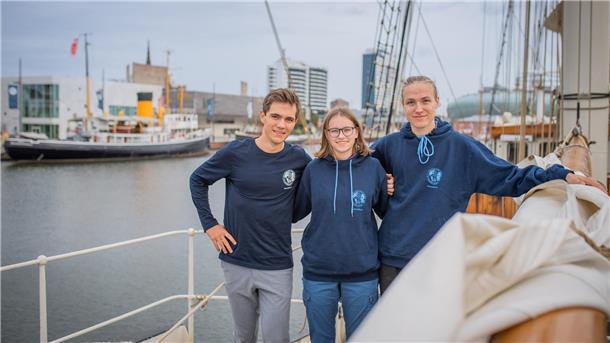 Ihr „segelndes Klassenzimmer“ legt Sonnabend ab: Leopold (von links), Anni und Moritz sind nur drei von 44 Schülern an Bord der „Gulden Leeuw“.
