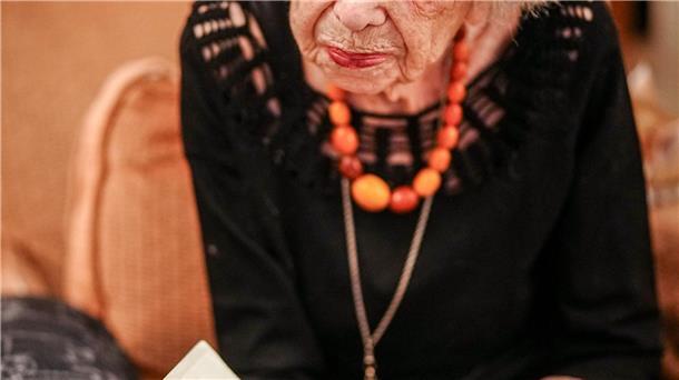 „Als ob es gestern wäre“: 80 Jahre nach Auschwitz Ihren „Judenstern“ hat Margot Friedländer aufgehoben, über ihr Schicksal hat sie ein Buch geschrieben.