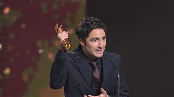 „Das Lehrerzimmer“ gewinnt Deutschen Filmpreis Ilker Çatak bedankt sich für die Lola für die beste Regie für „Das Lehrerzimmer“.