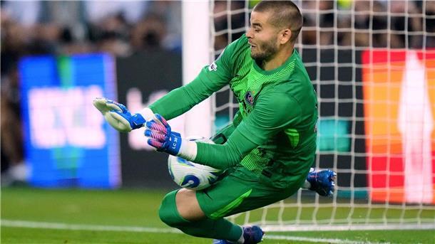 „Mobbing“: Torwart-Streit überlagert Pariser Supercup-Sieg Im Blickpunkt: Der neue PSG-Torwart Lucas Chevalier.