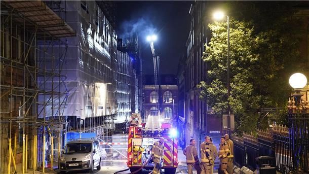 Hochhaus im Zentrum von Leeds in Brand Im britischen Leeds brennt ein baufälliges Hochhaus.