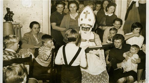Im Buch steht alles drin: Die Oberschlesier hatten1960 den Nikolaus zu Gast.