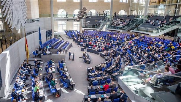 Dauerstreit über Wahlrechtsreform geht in die nächste Runde  Im Bundestag sitzen derzeit 736 Abgeordnete. Damit ist er so groß wie nie zuvor.