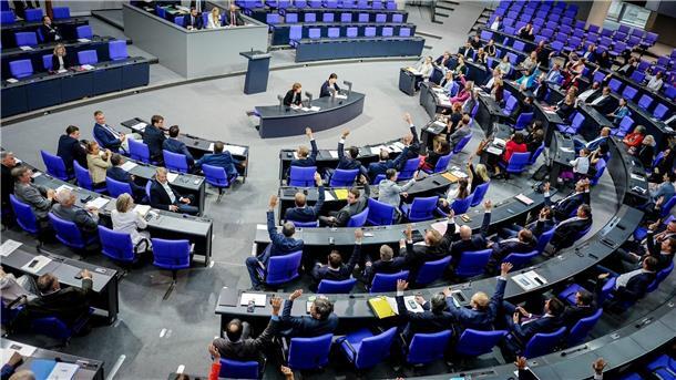 Von der Ersatzbank in den Bundestag wechseln Im Bundestag sitzen die gewählten Abgeordneten. Manchmal rückte jemand nach.