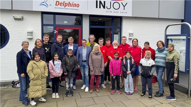„Tatkraft“-Event aus dem März bringt 64 Kinder dem Schwimmen näher Im „Delphino“ in Bremervörde absolvieren aktuell 32 Kinder einen Schwimmkurs. Weitere 32 junge Nichtschwimmer werden in den Osterferien 2026 folgen. Die Kosten in Höhe von 12.000 Euro übernimmt das örtliche „Bündnis für starke Kinder“, das die Summe zuvor als Spende von den Tatkraft-Machern erhalten hatte.
