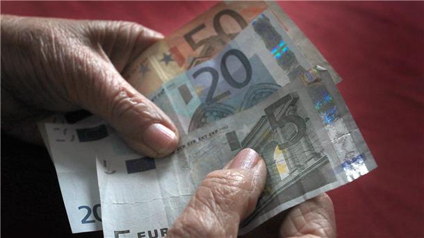 Im Dezember 2022 erhielten Grundsicherung im Alter 55,4 Prozent der insgesamt knapp 1,2 Millionen Empfängerinnen und Empfänger.