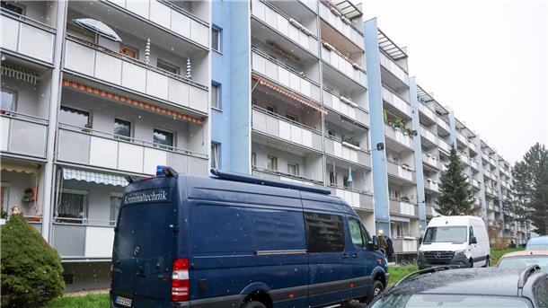 Geiselnahme in Dresden beendet - Täter stirbt Im Dresdner Stadtteil Prohlis soll der Täter in einer Wohnung seine Mutter getötet haben.
