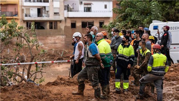 Fieberhafte Vermisstensuche nach Flutdrama in Spanien Im Einsatz sind im Katastrophengebiet unter anderem bereits 7.500 Militärangehörige.