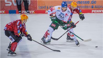 Pinguins befürworten Geldstrafen für „Schwalbenkönige“ Im Eishockey kommt es seltener vor als im Fußball, doch auch die Kufenflitzer bauen in Zweikämpfen ab und an mal eine Schwalbe ein.