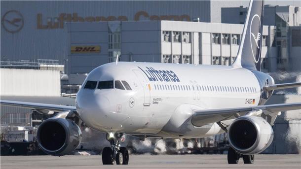 Lufthansa erwartet umsatzreichen Sommer mit teuren Tickets Im ersten Quartal beförderte die Lufthansa etwa 22 Millionen Fluggäste und damit rund 70 Prozent mehr als ein Jahr zuvor.