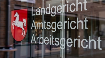 Im Fall einer wegen Gewalt gegen die Lebensgefährtin verurteilten Frau verwirft das Landgericht Göttingen einen Wiederaufnahmeantrag der Staatsanwaltschaft. (Symbolbild)