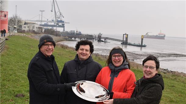 Im Februar rührten sie für das Tauffest an der Weser die Werbetrommel, jetzt ist es so weit. Das Foto zeigt die Pastoren (von links) Dietmar Reumann-Claßen, Christopher Iven, Christiane Wittrock und Anke Claßen.
