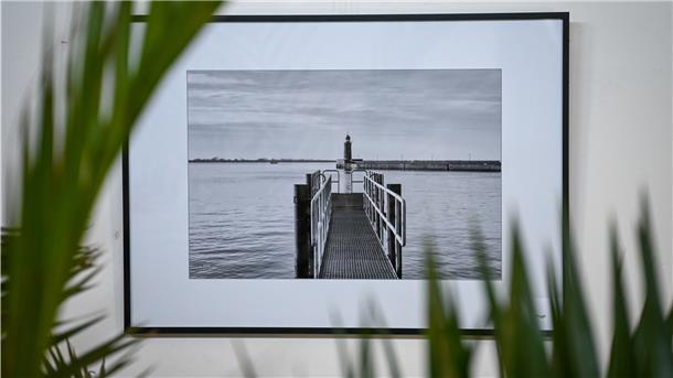Im Fischkai 57 ist eine Ausstellung von Judith und Jens Sittel zu sehen. Sie zeigt Schwarz-Weiß-Fotos.