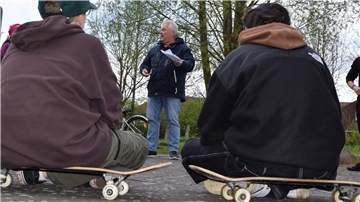 Im Frühjahr vergangenen Jahres hörte sich der Selsinger Bürgermeister Bernd Schleßelmann Wünsche von jungen Leuten an, wie die Skateanlage ab der B 71 erweitert werden könnte. In diesem Jahr will die Gemeinde das Vorhaben realisieren.