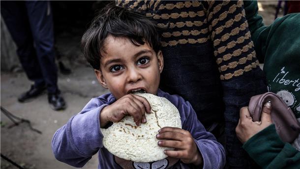USA werfen Lebensmittel über dem Gazastreifen ab Im Gazastreifen herrscht Hunger. Nun reagieren die Amerikaner.