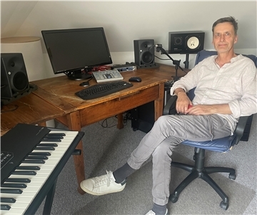 Mann in Tonstudio