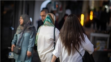 Im Iran soll es in Zukunft harte Strafen bei Verstößen gegen die Kopftuchpflicht geben.
