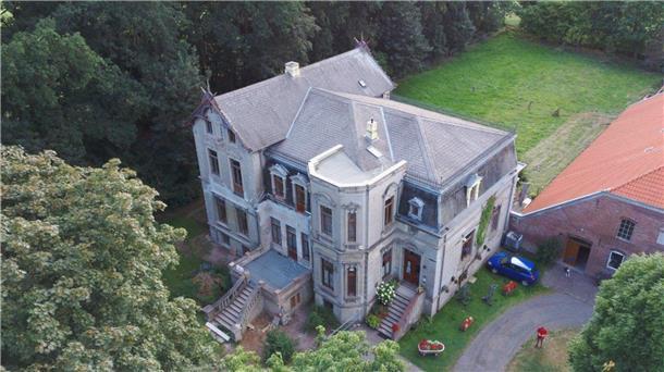 Im Jahr 1869 wurde die Villa Hayen in Elsfleth errichtet.