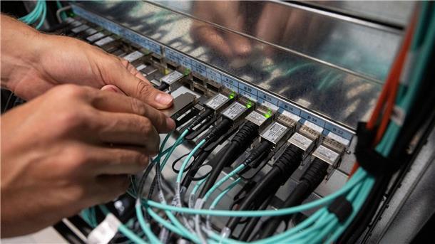 Mehr Jobs und mehr Innovationen in Digital-Branche Im Jahr 2022 stieg die Zahl der Erwerbstätigen in der Digitalbranche um rund sechs Prozent.
