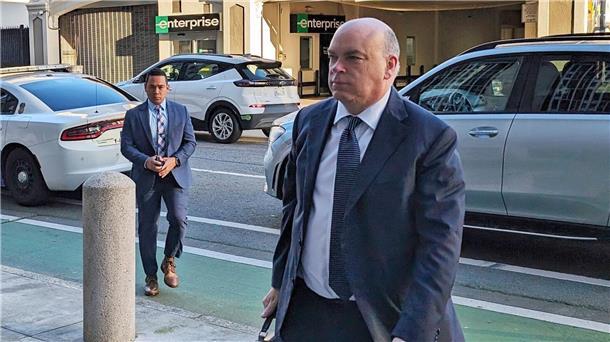 Freispruch in Prozess um Betrug bei Milliarden-Deal von HP Im jahrelangen Streit um Betrugsvorwürfe bei einem milliardenschweren Zukauf des Computer-Riesen HP wurden Lynch und der Finanz-Manager Stephen Keith Chamberlain von den Geschworenen in San Francisco freigesprochen, wie US-Medien aus dem Gerichtssaal berichteten.