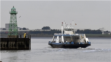 Im Januar pendeln die Fähren nur im 40-Minuten-Takt über die Weser.
